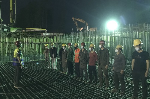 1587521813303473.jpg 武漢臨空港污水處理廠項目挑燈夜戰搶進度為7月進水開足馬力 (1).jpg